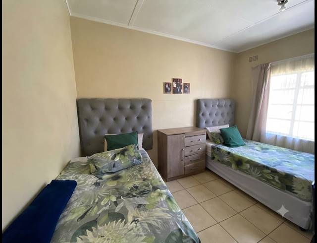 2 BEDROOM APARTMENT FOR SALE IN VANDERBIJLPARK CW 5